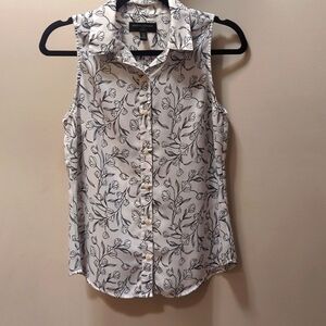 Petite XS Banana Republic Black and White Floral Blouse